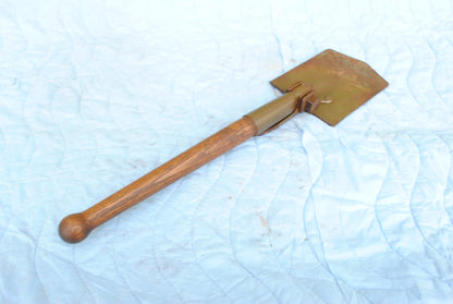 1965 vintage AMES US Army folding entrenching shovel