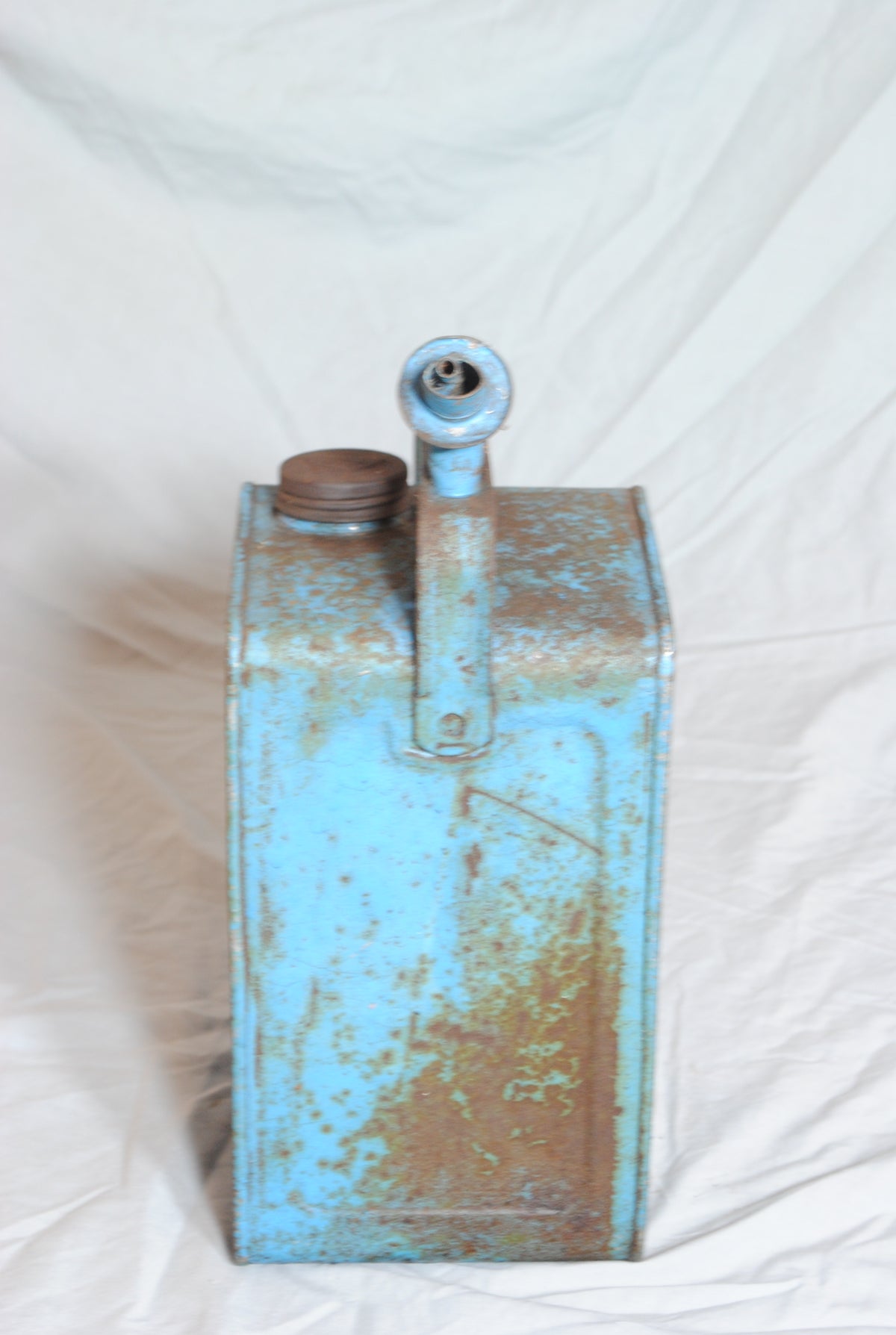Vintage Genuine Valor Blue Oil can with spout