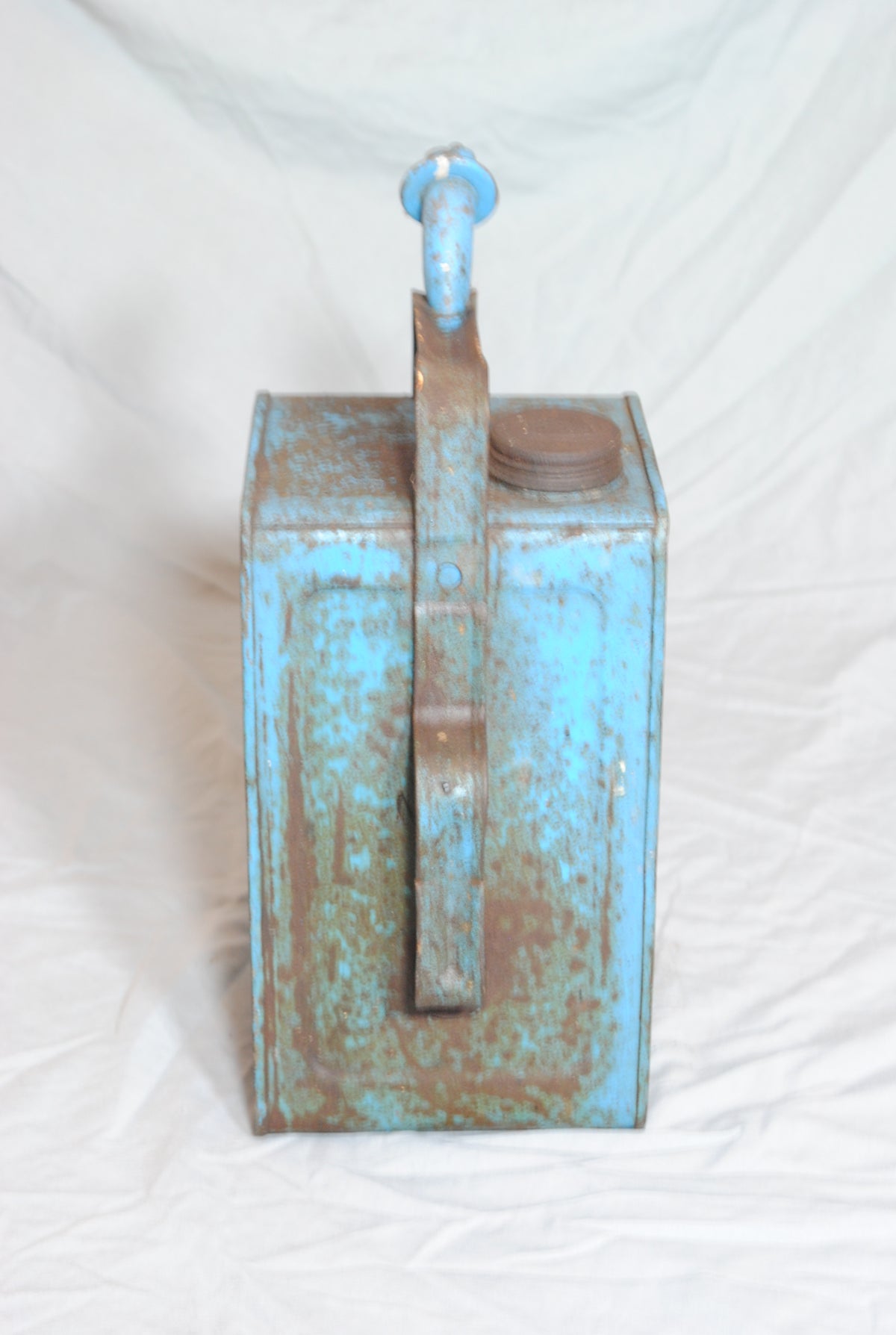 Vintage Genuine Valor Blue Oil can with spout